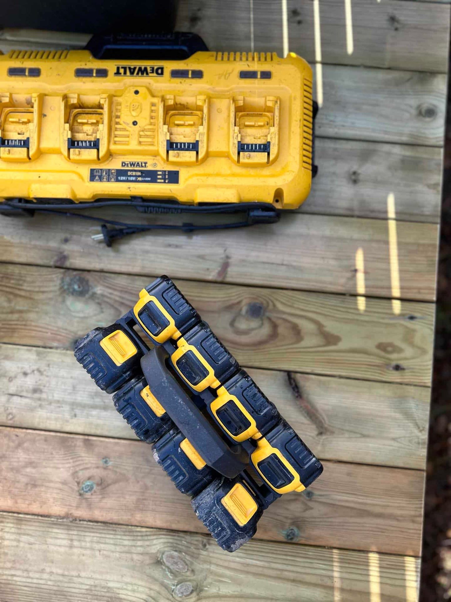 Holder for 8 Dewalt batteries