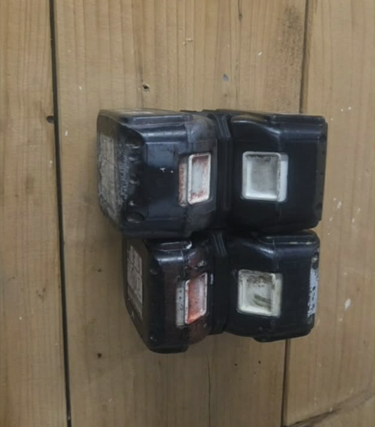 Dobbelt Makita batteriholder til vægmontering
