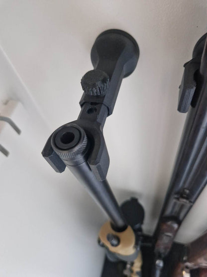 Justerbar holder til riffel