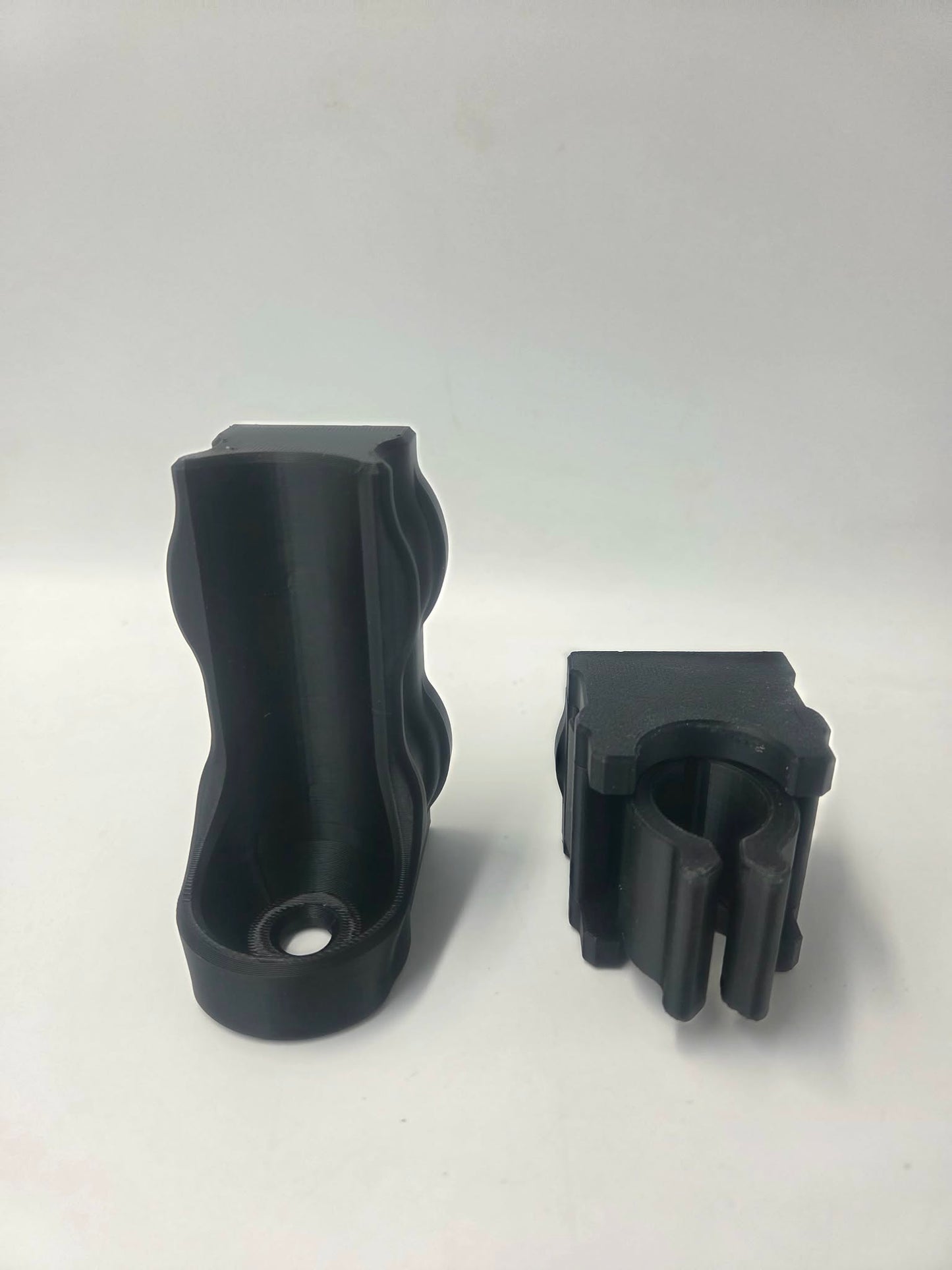 Riffelrørsholder til våbenskab - Universal med fjedertop