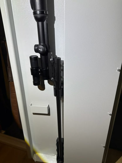 Riffelrørsholder til våbenskab - Universal med fjedertop