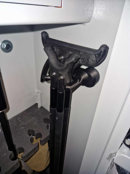 Justerbar holder til sigtestok – eller andet