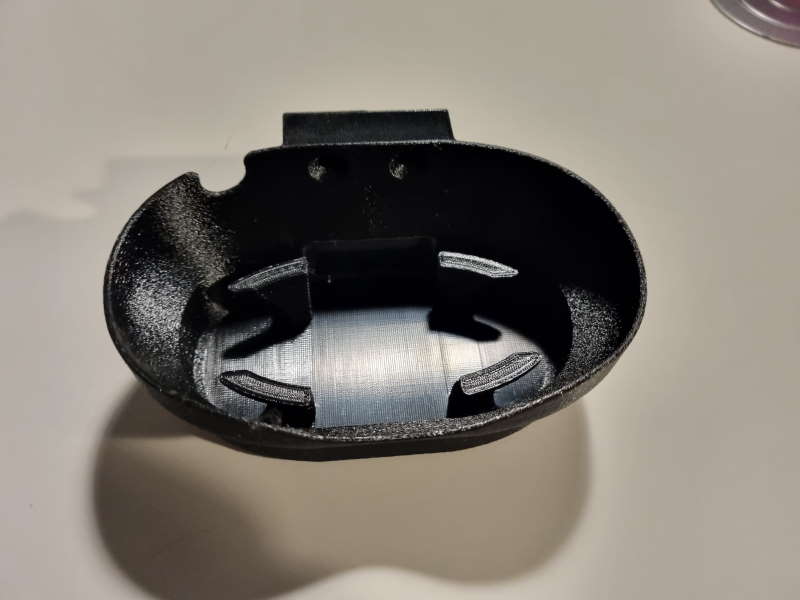 Holder til Google nest audio højtaler - sort model med plads til kablerne skjult
